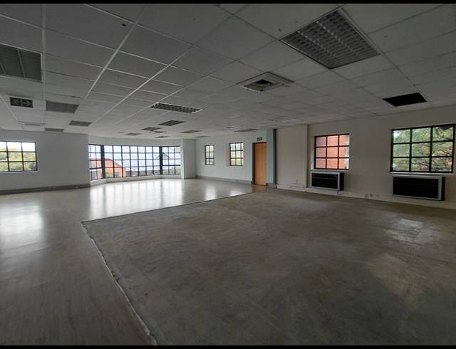 223M² OFFICE TO LET IN LYME PARK